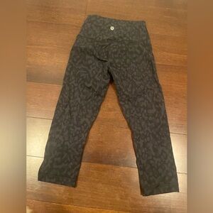 Lululemon Black animal print Pattern Leggings Size 2